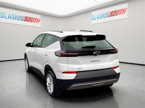 Used 2022 Chevrolet Bolt EUV LT w/ Driver Confidence Package image 5