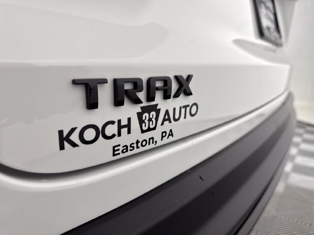 Used 2024 Chevrolet Trax RS w/ Sunroof Package FWD image 19