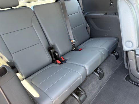 Used 2019 Chevrolet Traverse Premier w/ Driver Confidence II Package FWD image 14