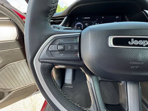 Used 2023 Jeep Grand Cherokee Altitude AWD/4WD image 21