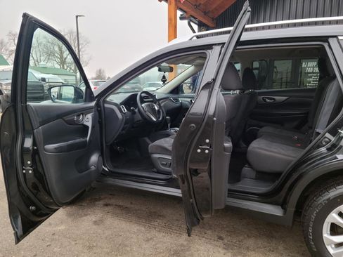 Used 2016 Nissan Rogue SV w/ SV Premium Package image 7