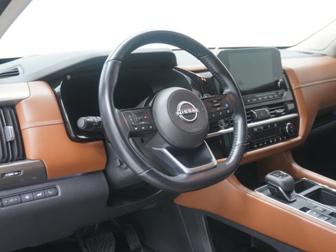 Used 2023 Nissan Pathfinder Platinum w/ Lighting Package (N93) FWD image 10