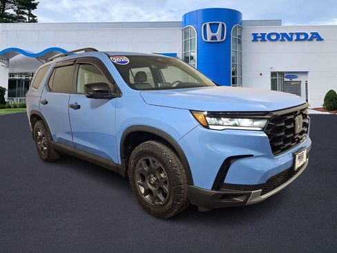 Certified 2025 Honda Pilot TrailSport image 1
