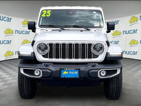 Used 2025 Jeep Wrangler Unlimited Sahara AWD/4WD image 2