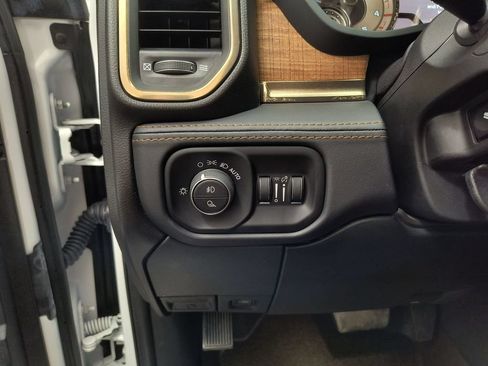 Used 2022 RAM 3500 Limited AWD/4WD image 17