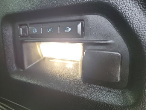 Used 2023 Ford Explorer Limited w/ Limited Technology Package image 9