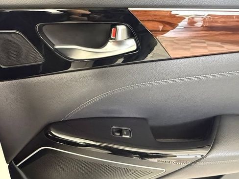 Used 2017 Kia Cadenza Premium FWD image 28