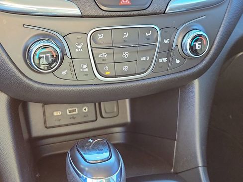 Used 2020 Chevrolet Equinox LT image 29