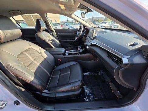 Used 2024 Nissan Altima 2.5 SR image 11