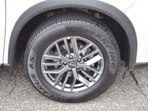 Used 2024 Nissan Rogue S image 10