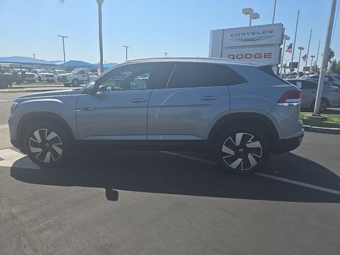 Used 2024 Volkswagen Atlas Cross Sport SE image 18