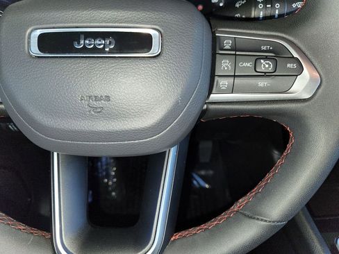 Used 2025 Jeep Compass Trailhawk image 24