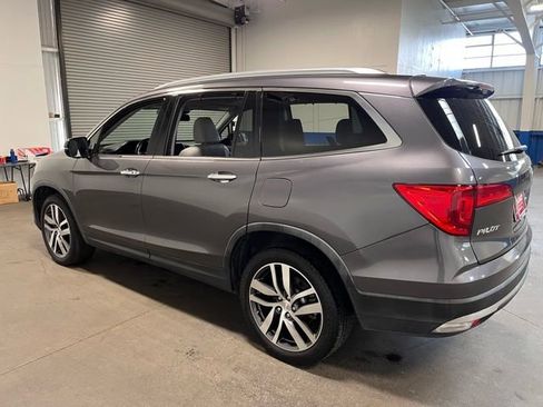 Used 2017 Honda Pilot Touring image 6