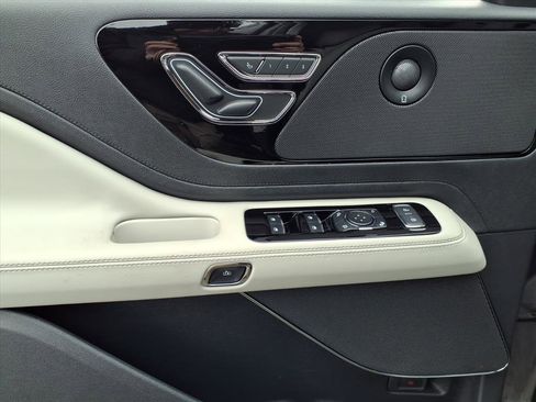 Used 2025 Lincoln Aviator Reserve w/ Illumination Package image 8