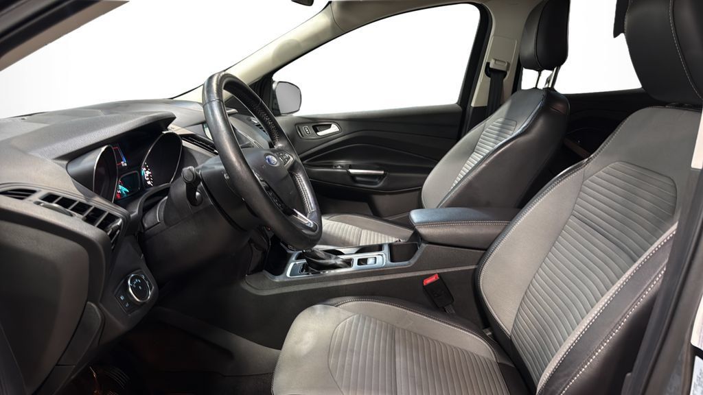 Used 2019 Ford Escape SE w/ SE Sport Appearance Package AWD/4WD image 23