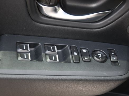 Used 2025 Honda Pilot EX-L image 10