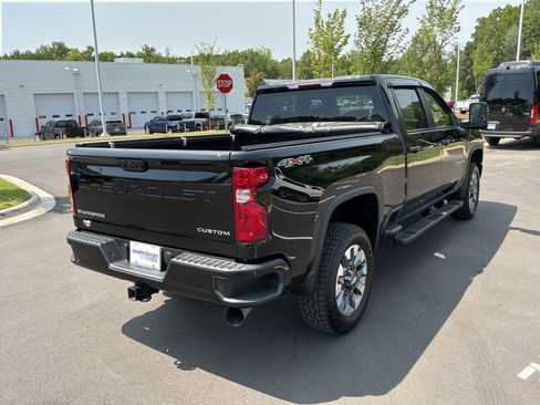 Used 2022 Chevrolet Silverado 2500 Custom w/ Custom Value Package AWD/4WD image 10