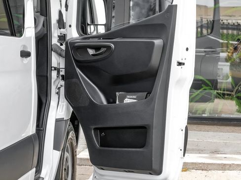 Used 2024 Mercedes-Benz Sprinter 2500 image 32