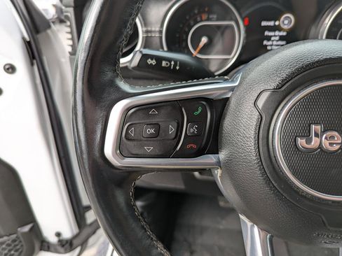 Used 2018 Jeep Wrangler Unlimited Sahara w/ Dual Top Group AWD/4WD image 16