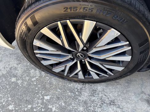 Used 2025 Nissan Altima 2.5 SV FWD image 30