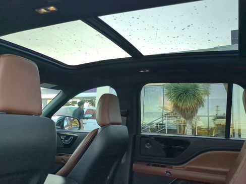 Used 2023 Lincoln Aviator Reserve w/ Elements Package Plus image 21