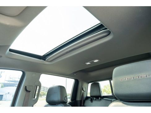 Used 2021 GMC Sierra 1500 Denali w/ Denali Ultimate Package AWD/4WD image 16