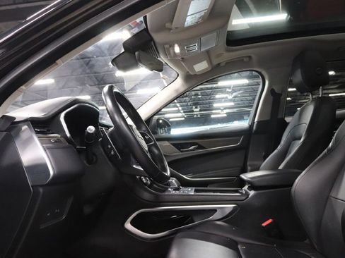 Used 2021 Jaguar F-PACE image 11