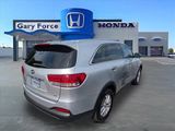 Used 2017 Kia Sorento LX image 2
