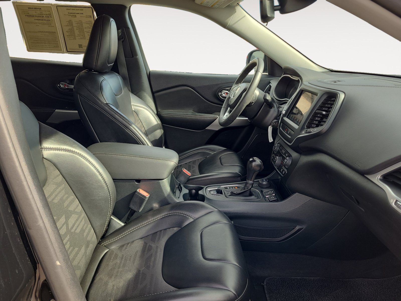 Used 2022 Jeep Cherokee Latitude w/ Sun & Sound Group AWD/4WD image 15