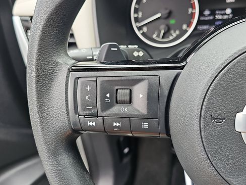 Used 2021 Nissan Rogue SV image 21