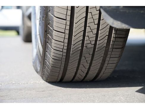 Used 2021 Chevrolet Equinox LS w/ LS Convenience Package image 12