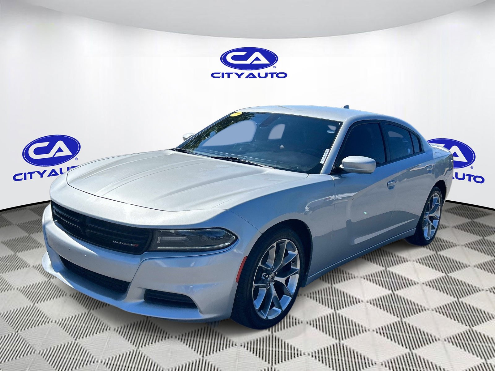 Used 2020 Dodge Charger SXT w/ Plus Group RWD image 8