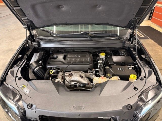 Used 2019 Jeep Cherokee Latitude Plus w/ Comfort/Convenience Group AWD/4WD image 28