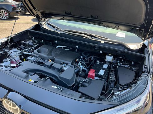 Used 2025 Toyota RAV4 XLE image 23