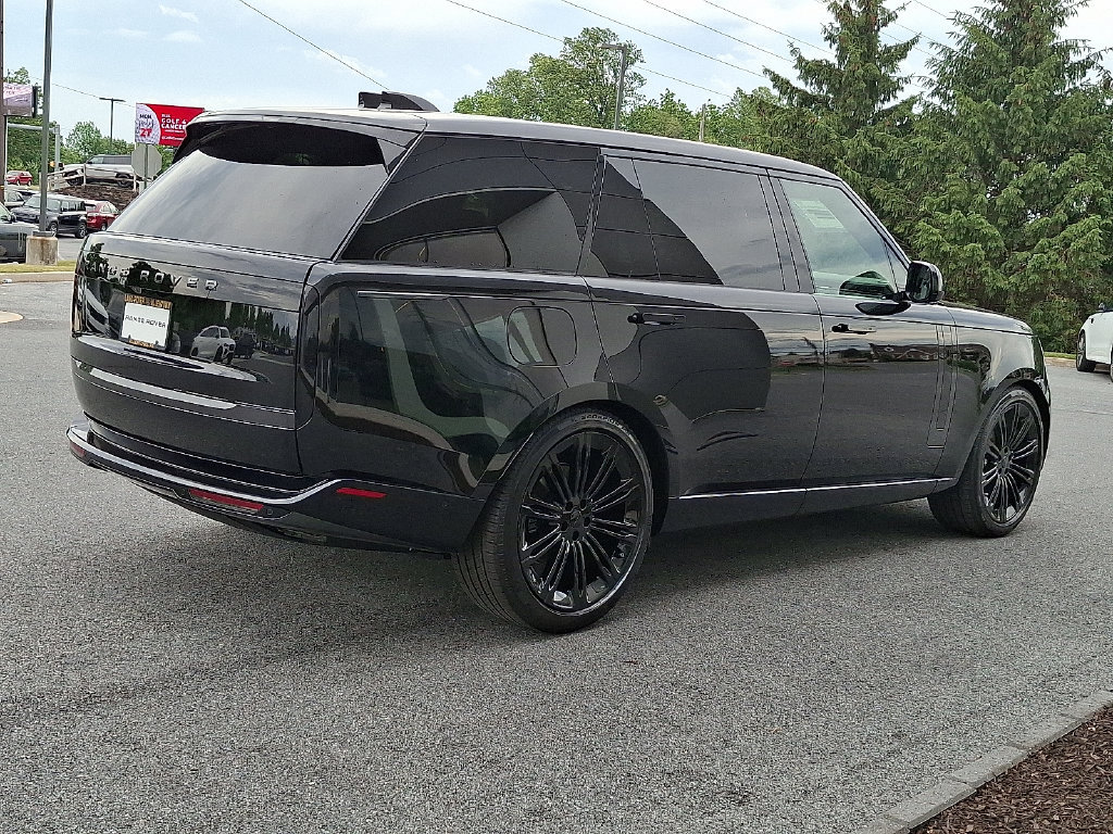 New 2026 Land Rover Range Rover Long Wheelbase SE AWD/4WD image 3