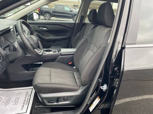 Used 2025 Nissan Rogue SV AWD/4WD image 10