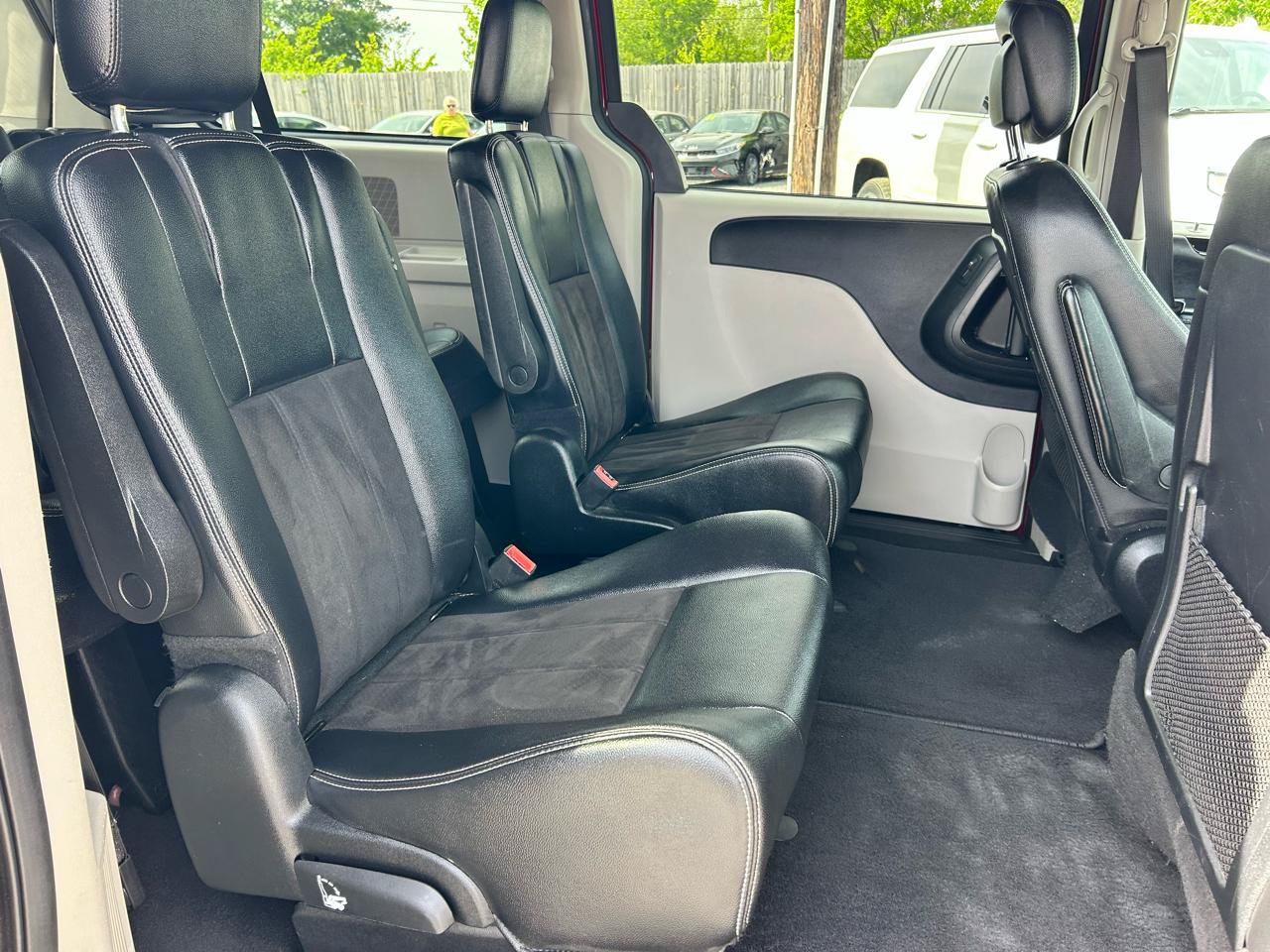 Used 2020 Dodge Grand Caravan SXT FWD image 12