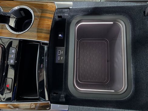 New 2025 Cadillac Escalade Premium Luxury Platinum image 40