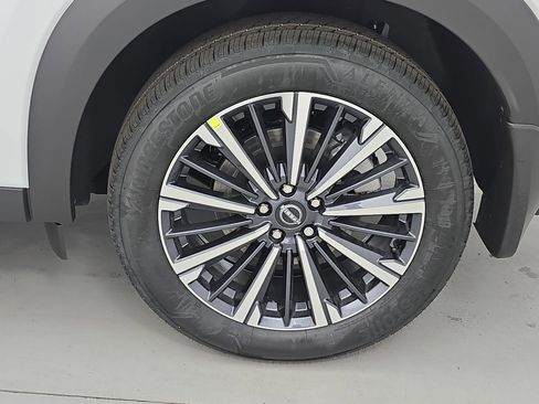 New 2026 Nissan Pathfinder Platinum image 35