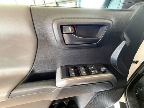 Used 2023 Toyota Tacoma SR5 AWD/4WD image 11