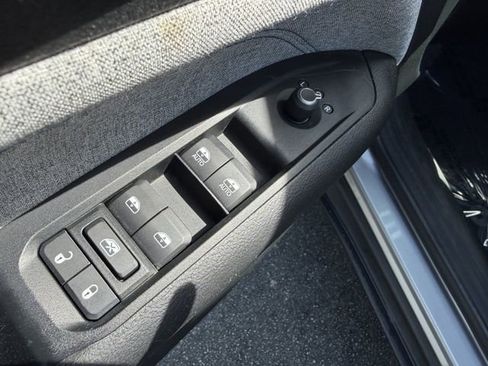 Used 2022 Jeep Compass Latitude image 10