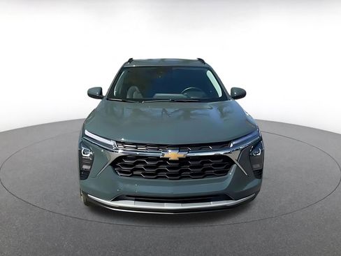 Used 2025 Chevrolet Trax LT w/ LT Convenience Package image 4