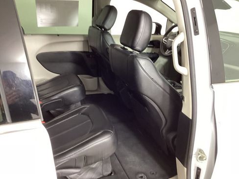 Used 2024 Chrysler Pacifica Touring-L FWD image 37