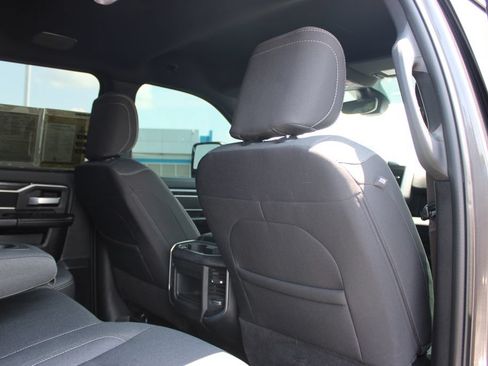 Used 2024 RAM 2500 Big Horn w/ Night Edition AWD/4WD image 35