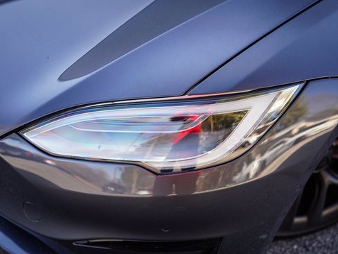 Used 2021 Tesla Model S Plaid image 4