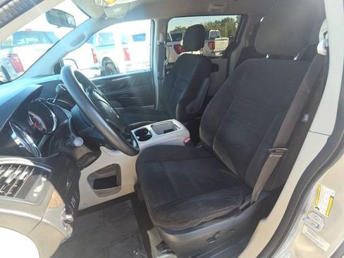 Used 2016 Dodge Grand Caravan SXT image 25