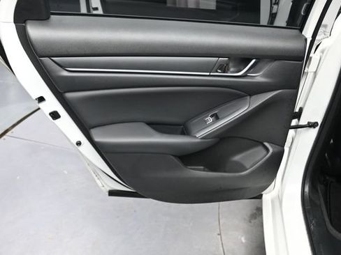 Used 2018 Honda Accord Sport image 17