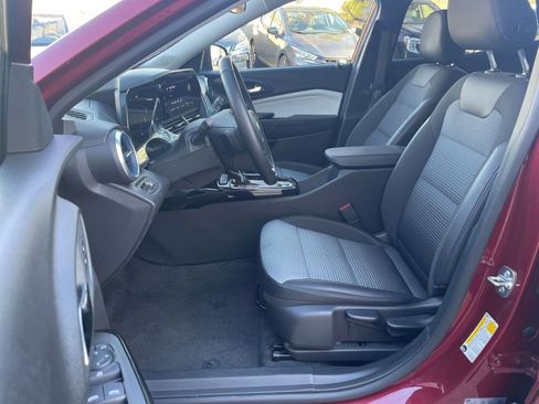 Used 2025 Chevrolet Trax LT w/ LT Convenience Package image 35