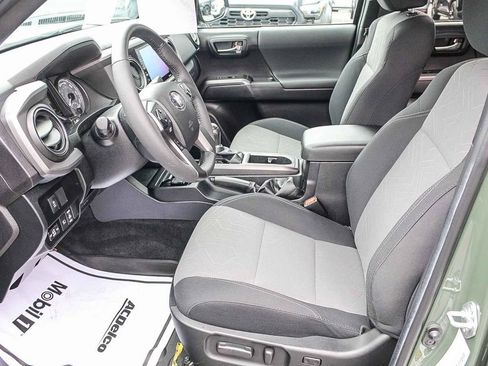 Used 2022 Toyota Tacoma TRD Sport w/ Technology Package RWD image 18