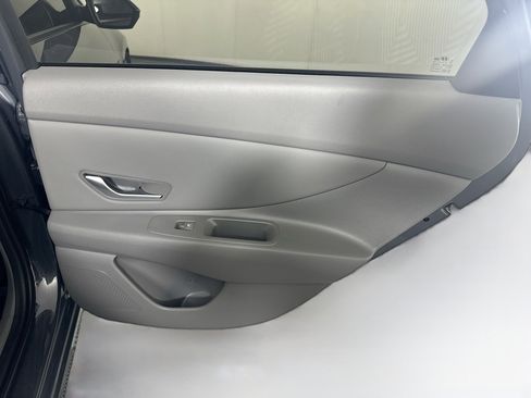 Used 2023 Hyundai Elantra SEL w/ Convenience Package image 29